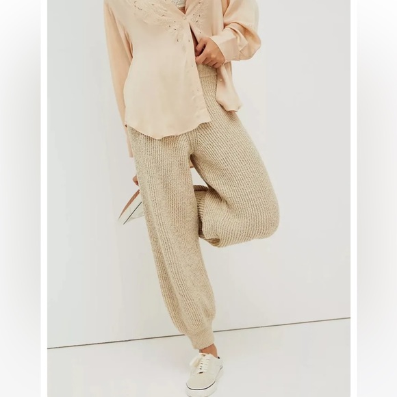 Free people Logan pass sweater cozy jogger SZ S beige/oatmeal color chunky knit - Picture 1 of 2